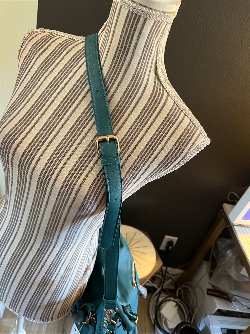 NWT. Urban Expressions, Teal Shoulder Bag &/or crossbody, Luxury Vegan Leather - Picture 4 of 13